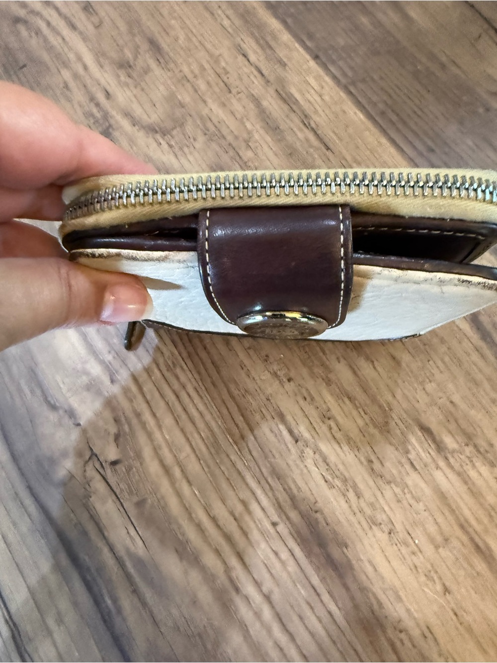 Vintage Dooney & Bourke
Donegal Crest Wallet Florentine & Pebble Leather - Picture 5 of 14